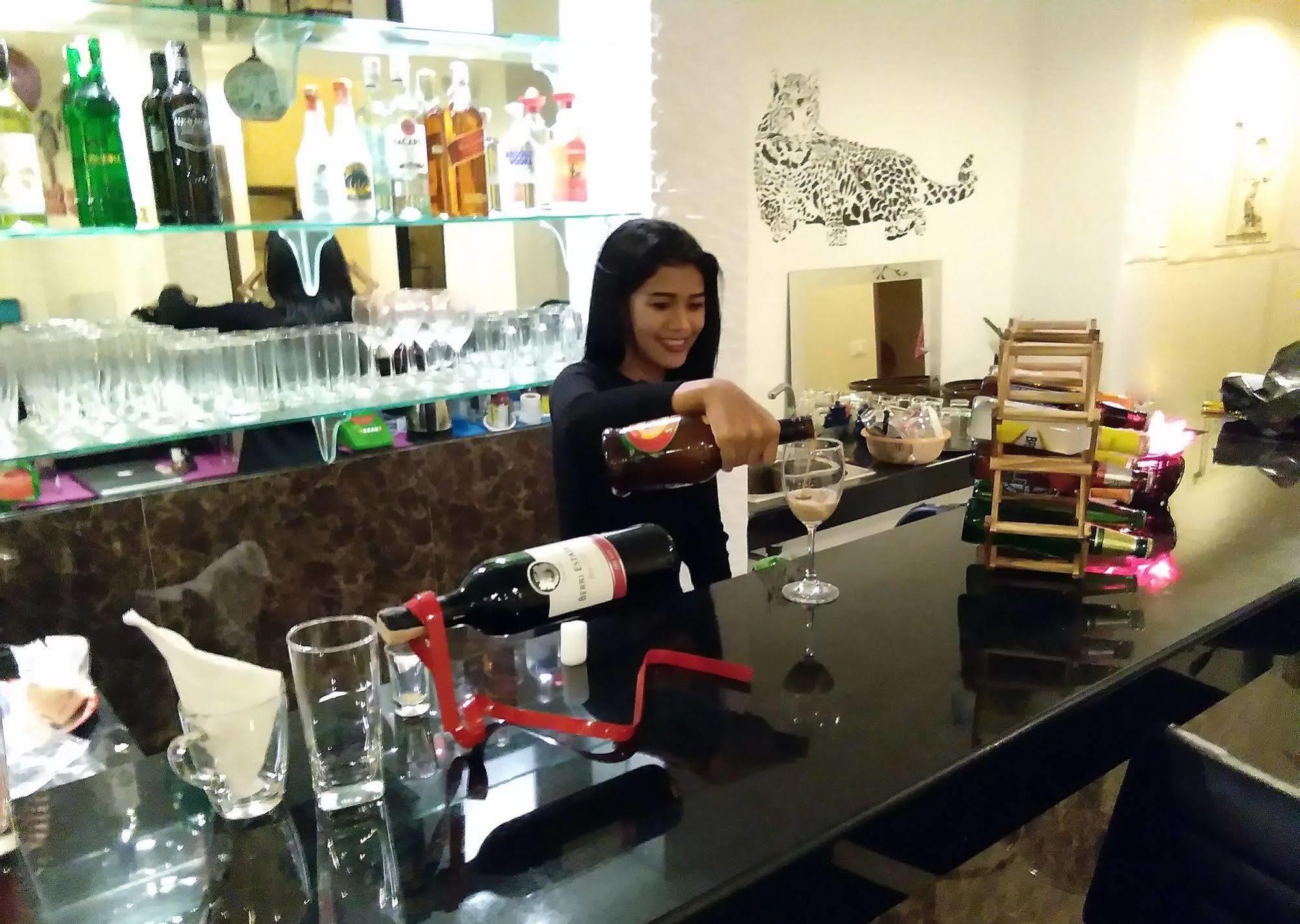 The Shades Bed And Breakfast Boutique Hotel Patong Buitenkant foto